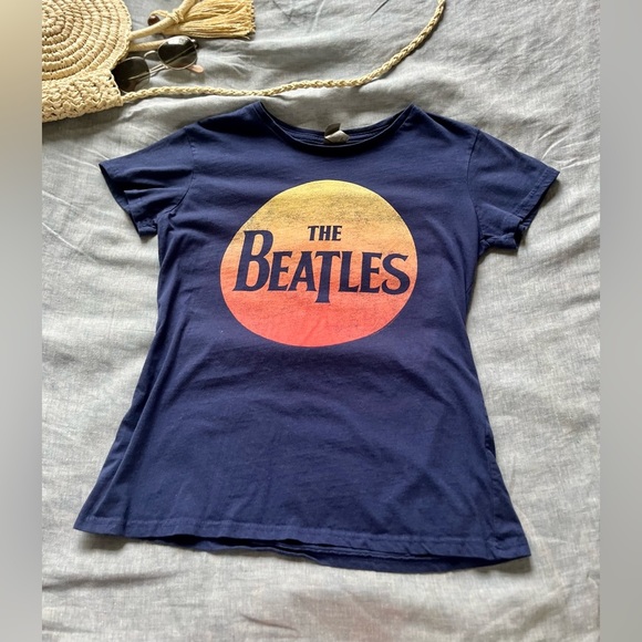 Tops - 🖤 THE BEATLES- women’s fit T-shirt, size small.